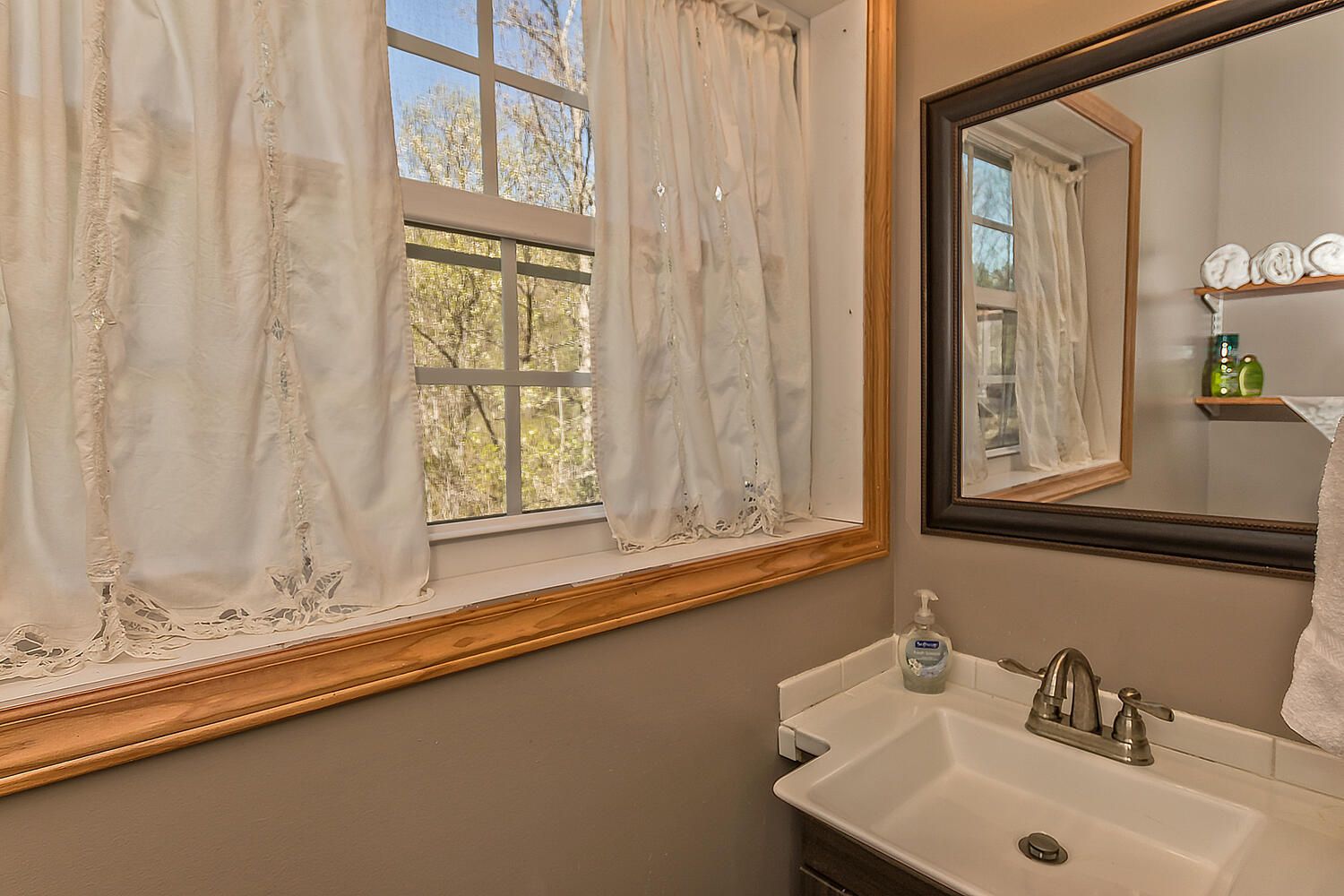 Moonlight Spa and Retreat: 129 Moonlight Dr, Sylva, NC 28779